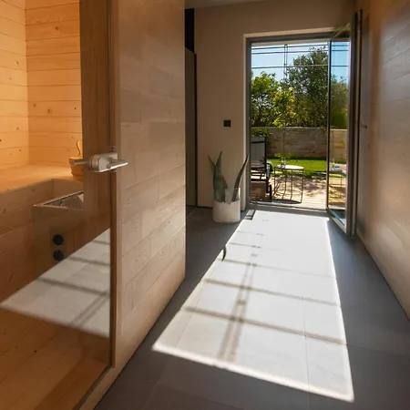 Casa Arbor Blanco With A View And Heated Infinity Pool Fažana