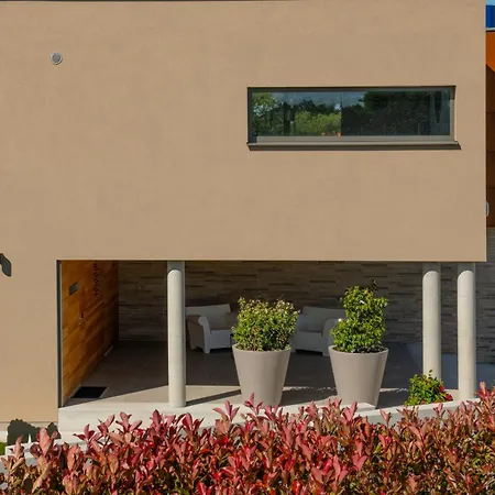 Casa Arbor Blanco With A View And Heated Infinity Pool * Fažana